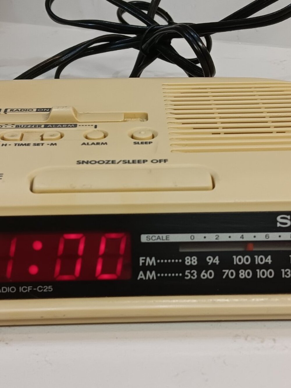 Vintage 1970's Sony Dream Machine AM-FM Alarm Clock Radio